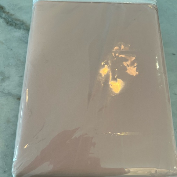 Pink bedskirt, Queen - Picture 5 of 6